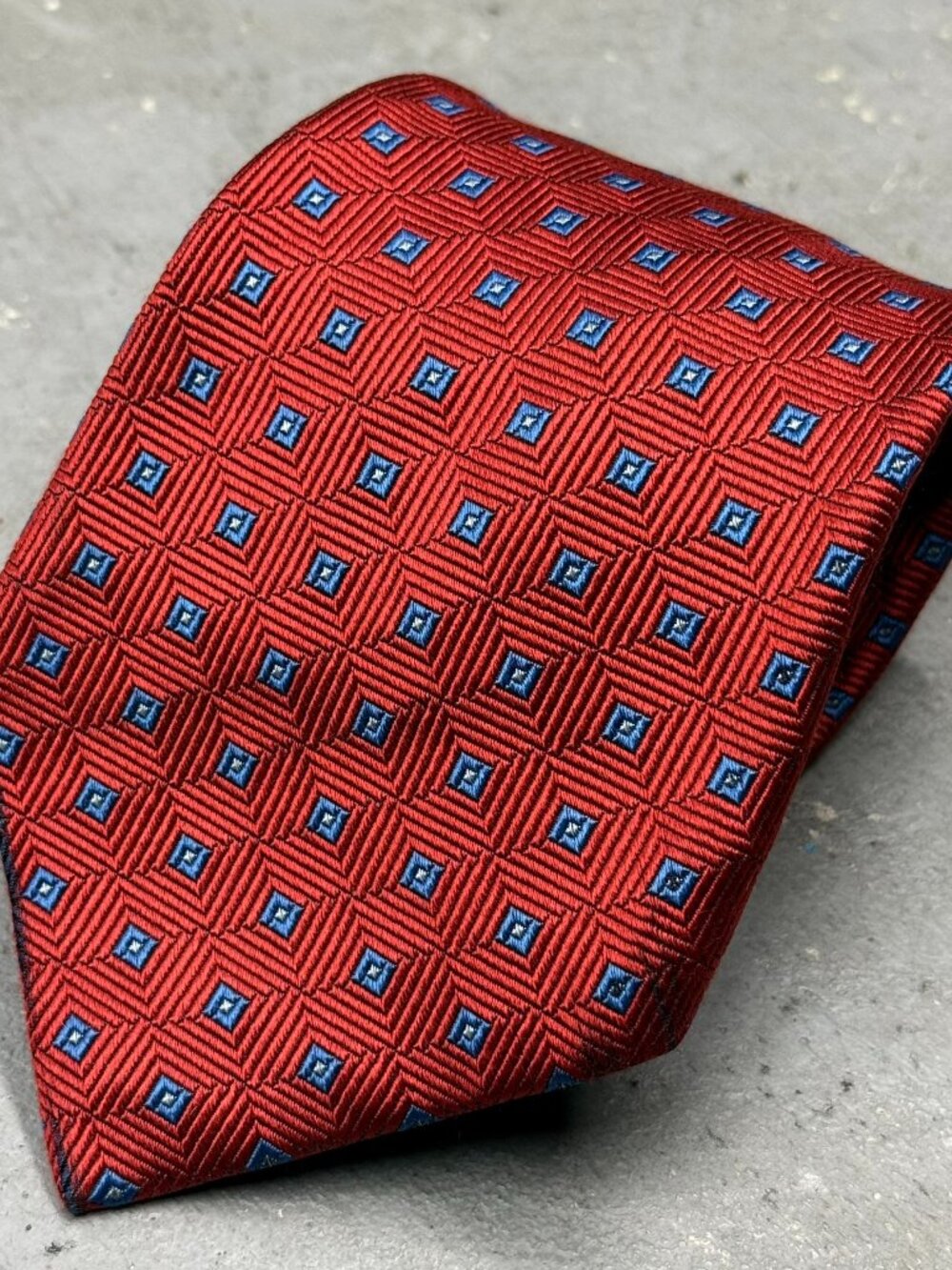 Austin Reed Tie 100% Silk Woven Handmade in England Red Box 3.75"